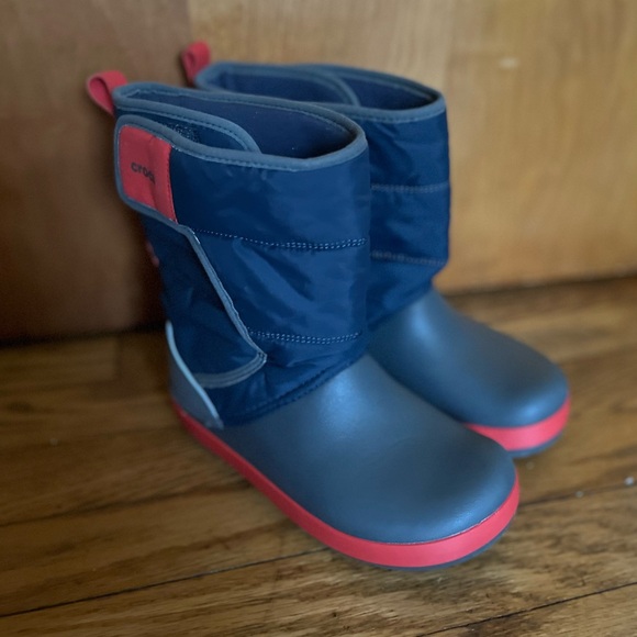 Navy blue and red Crocs boots size 2 - Picture 6 of 8